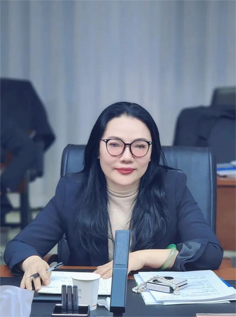 郑    捷  河南省新能源商会常务副会长  河南省充电产业联盟副理事长  泽业控股有限公司执行总裁    协鑫新能源控股有限公司（HK.0451）泽业新能源控股有限公司执行总裁