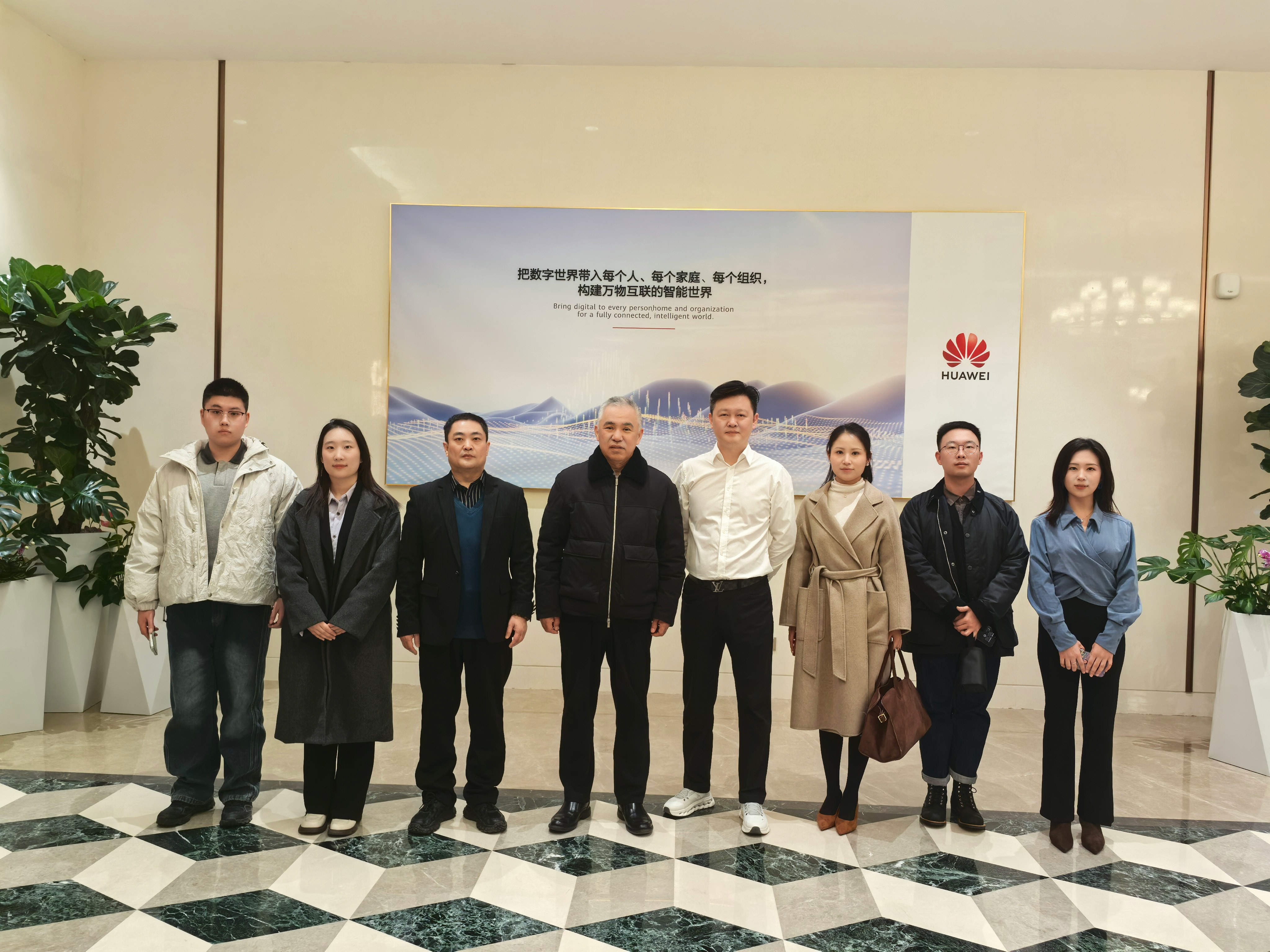 河南省新能源商会、河南省充电产业联盟一行莅临华为北龙湖园区参观交流