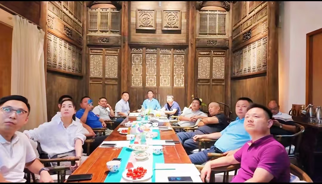 一起充电丨第四期重卡充换电专场行业趋势与资源协同闭门交流会 成功举行！